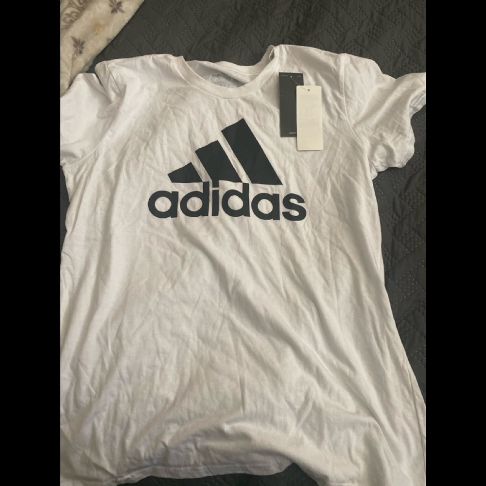 Adidas t shirt sz L brand new